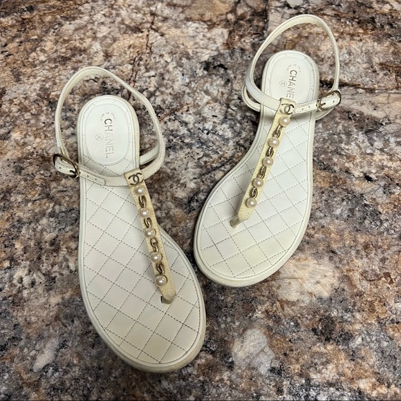 Authentic Chanel Off-White Sandals with Pearls - Picture 2 of 14
